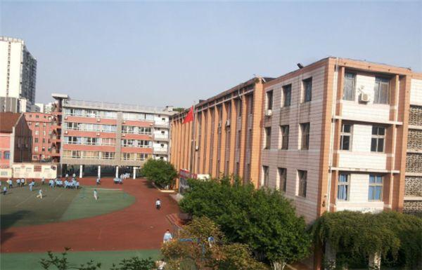 通錦中學(xué)的本科升學(xué)率是多少？