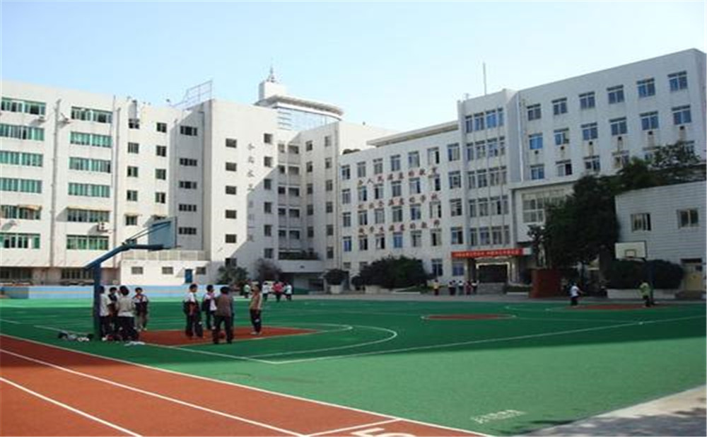 成都市西北中學(xué)的宿舍怎么樣？
