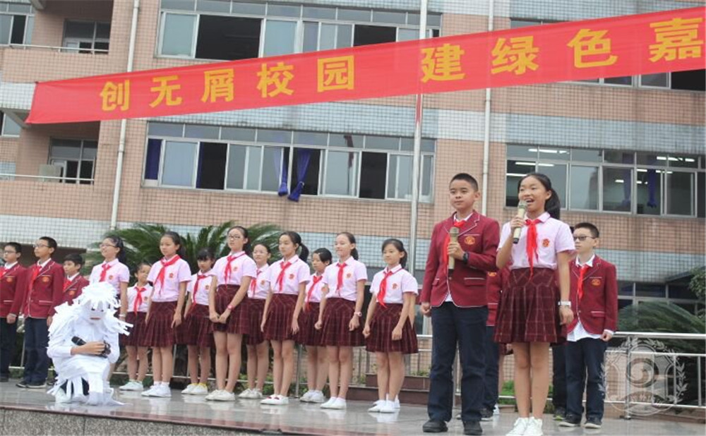 成都嘉祥外國(guó)語(yǔ)學(xué)校高中一年的學(xué)費(fèi)是多少？