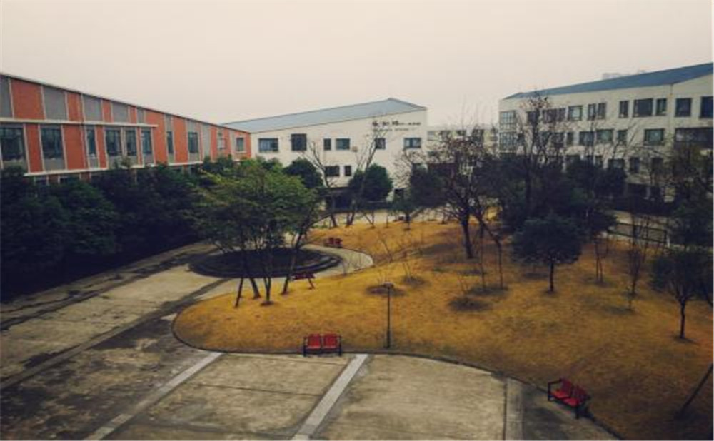 成都實(shí)驗(yàn)外國語學(xué)校（西區(qū)）的宿舍怎么樣？