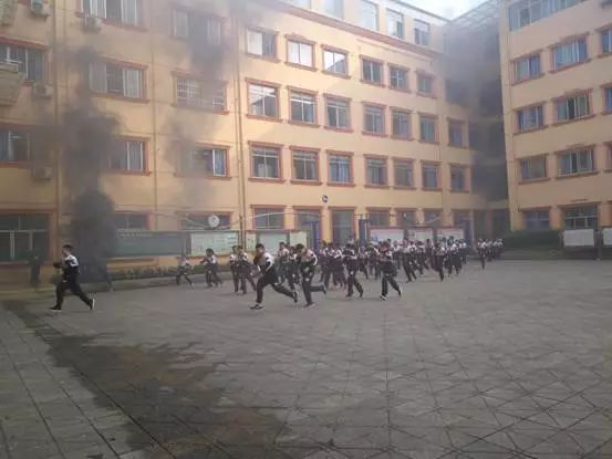 成都實(shí)驗(yàn)外國(guó)語學(xué)校的宿舍怎么樣？