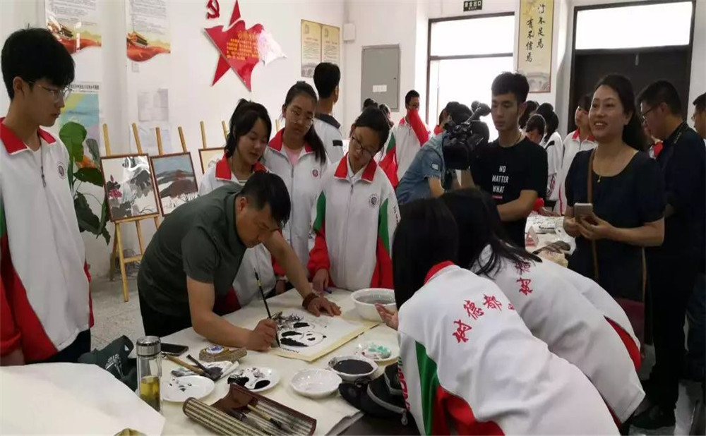 2020年都江堰外國語實(shí)驗(yàn)學(xué)校計(jì)劃招多少人？