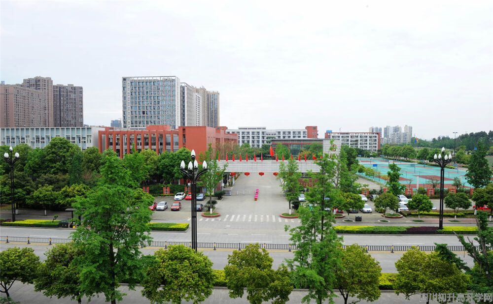 香城中學(xué)的住宿怎么樣？