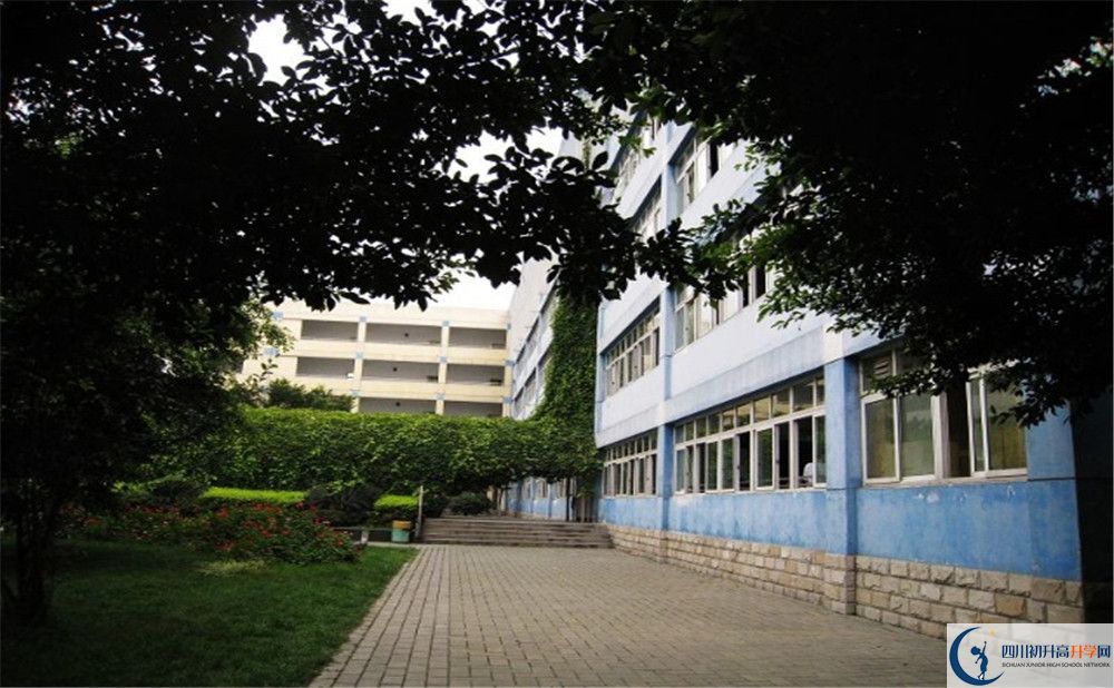 四川師范大學(xué)實(shí)驗(yàn)外國(guó)語(yǔ)學(xué)校高中本部的錄取分?jǐn)?shù)是多少？