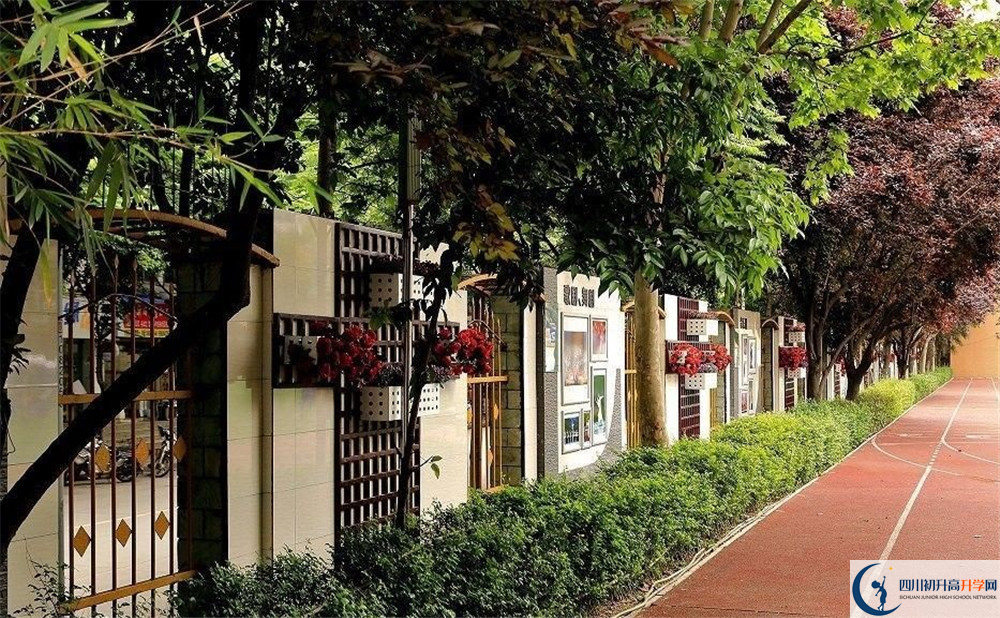 2020年成都大學(xué)附屬中學(xué)初升高的學(xué)費(fèi)是多少？