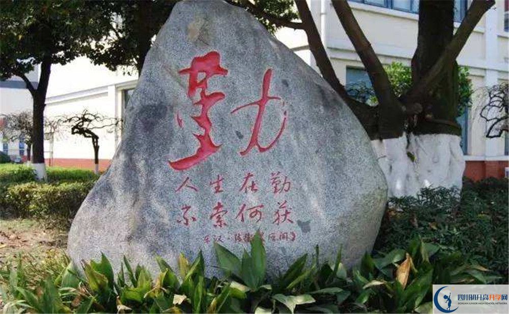 2020敖平中學(xué)初升高的學(xué)費(fèi)是多少？