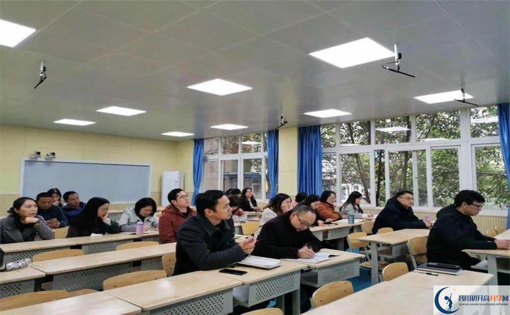 四川師范大學(xué)附屬中學(xué)是怎么樣的學(xué)校？