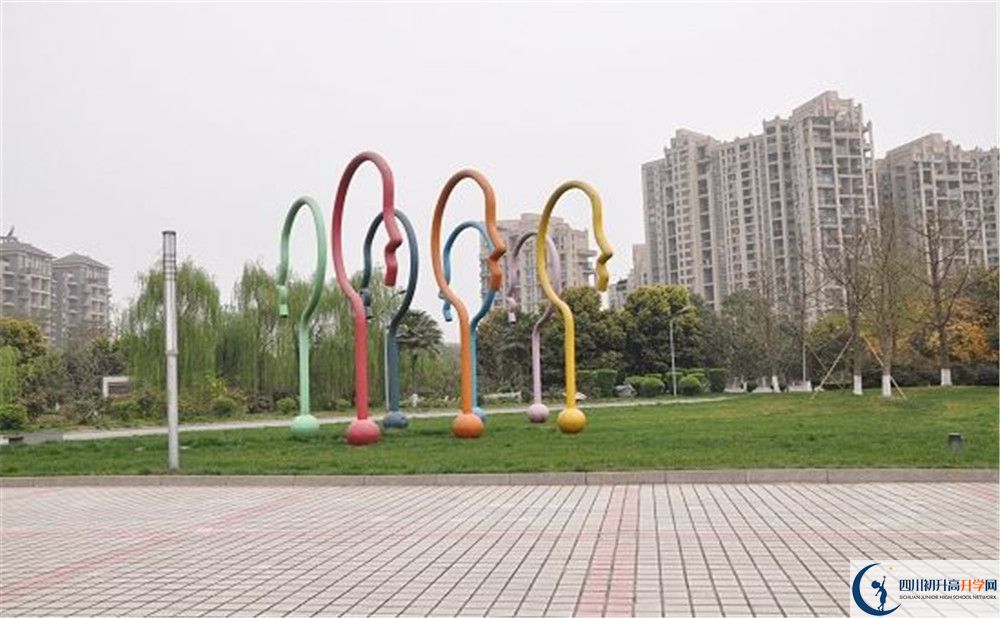 成都七中實(shí)驗(yàn)學(xué)校的升學(xué)率是多少？