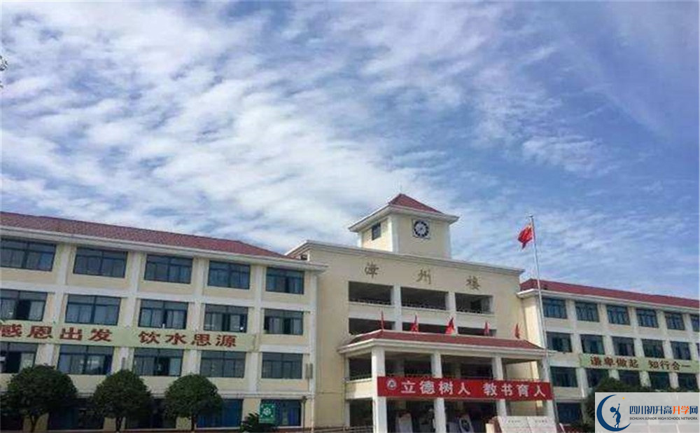 敖平中學(xué)的學(xué)費(fèi)大概是多少？