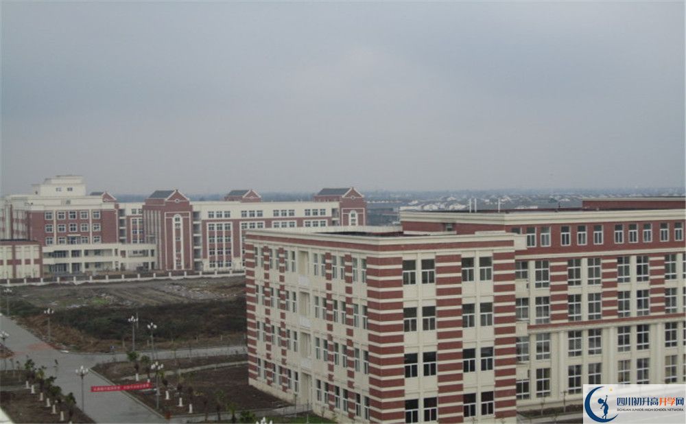四川師范大學(xué)附屬第三實驗中學(xué)初升高的分?jǐn)?shù)線是多少？