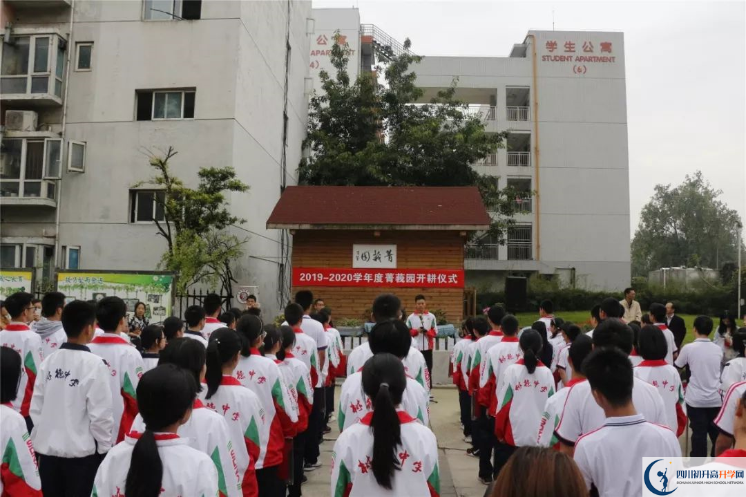 成都樹(shù)德中學(xué)光華校區(qū)一年的學(xué)費(fèi)是多少？