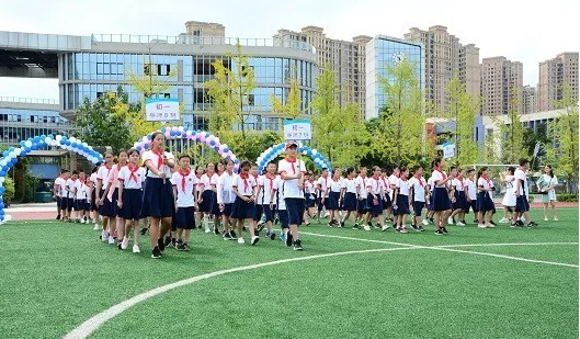 成都市泡桐樹中學的老師好不好？