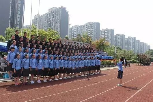 成都三十七中一年的學(xué)費是多少？