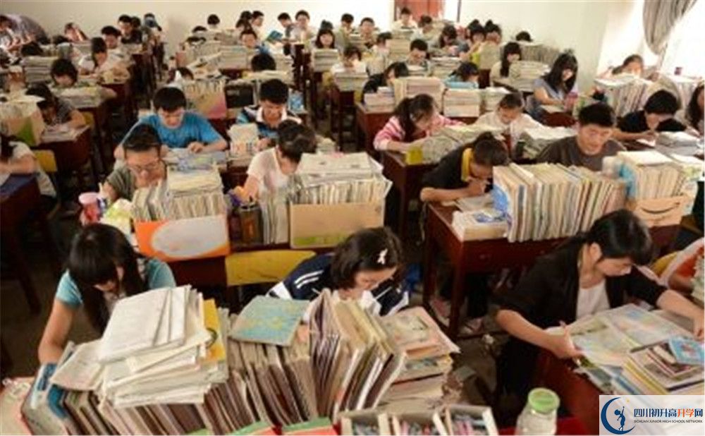 成都列五中學(xué)的招生分?jǐn)?shù)線(xiàn)是多少？