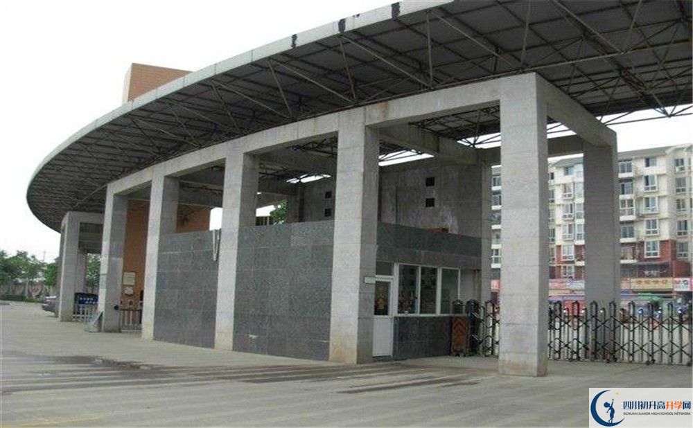 成都市龍泉中學(xué)的老師好不好？