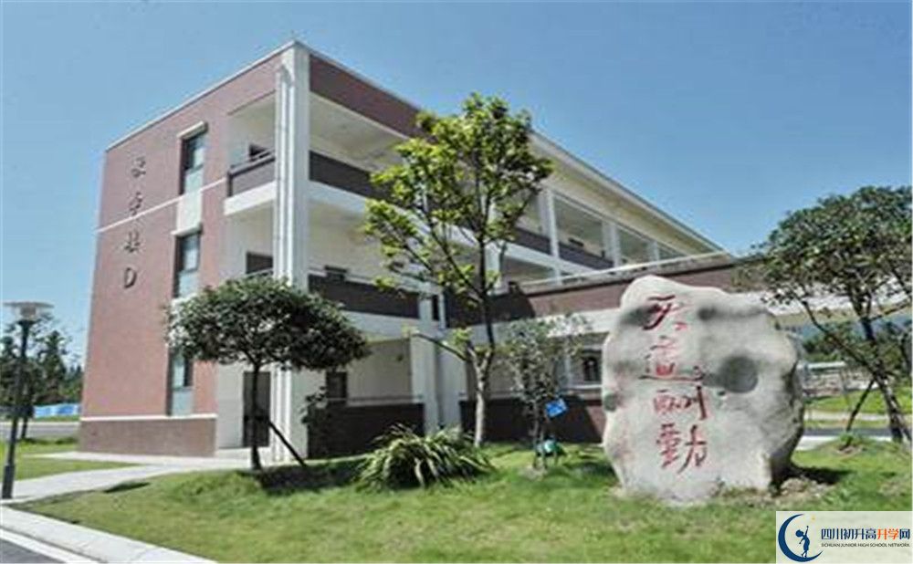 青城山高級中學(xué)的老師好不好？