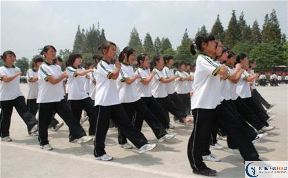 彭州一中一年的學(xué)費是多少？