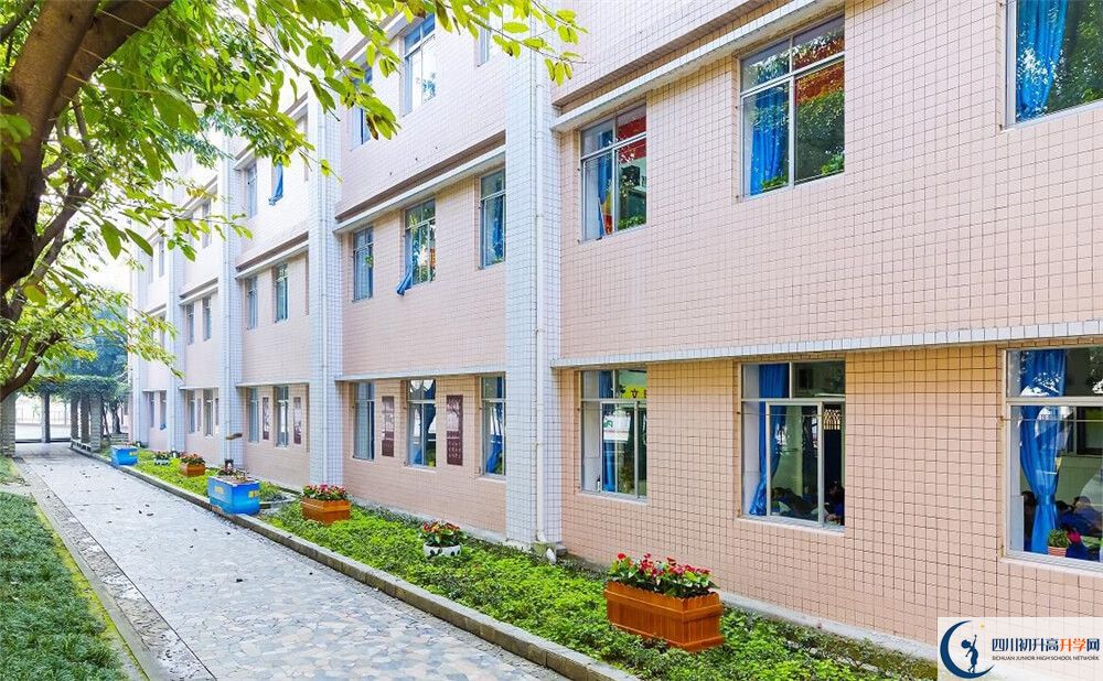 成都市第四十九中學(xué)的高中住宿好不好？
