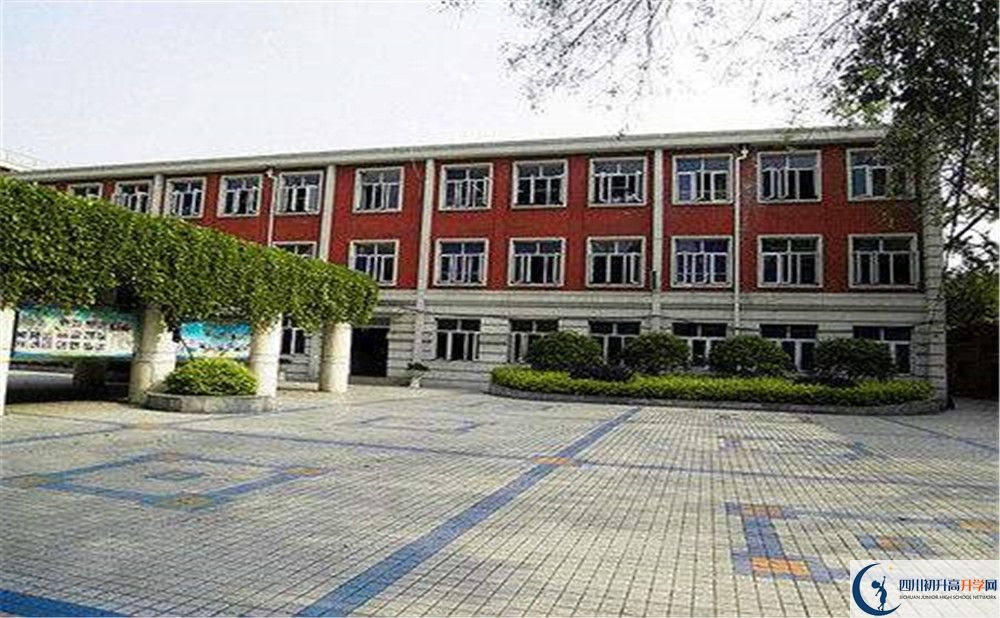 成都樹德中學(xué)一學(xué)期的學(xué)費(fèi)是多少？