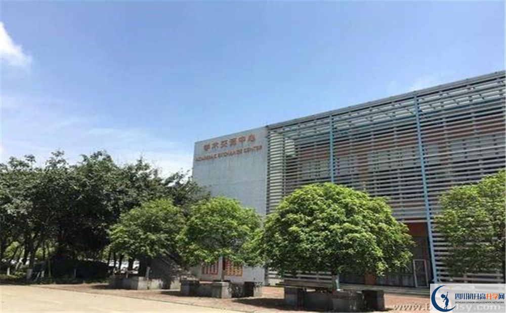 成都樹德中學(xué)光華校區(qū)一學(xué)期的學(xué)費是多少？