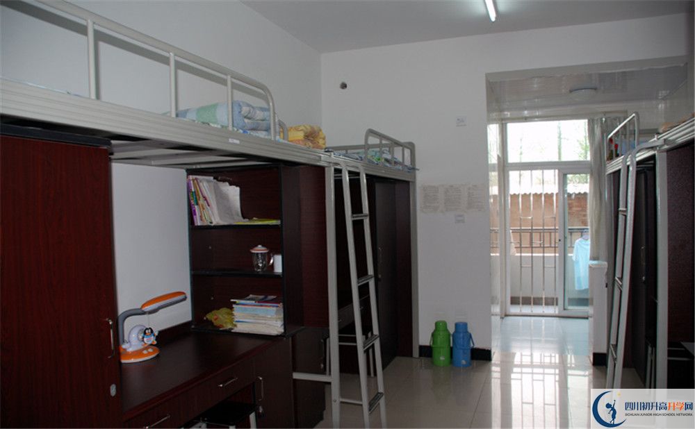 成都樹德中學光華校區(qū)的高中住宿好不好？