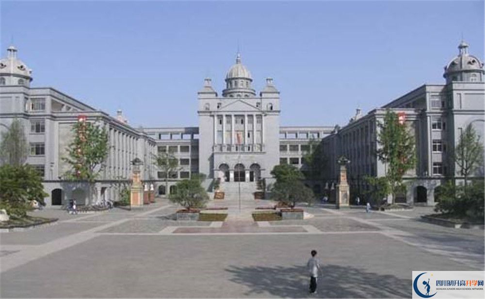成都石室外國(guó)語(yǔ)學(xué)校的分?jǐn)?shù)線數(shù)多少？