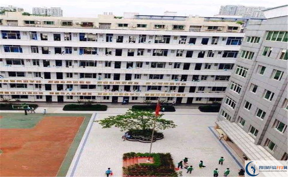 陽安中學(xué)一學(xué)期的學(xué)費(fèi)是多少？