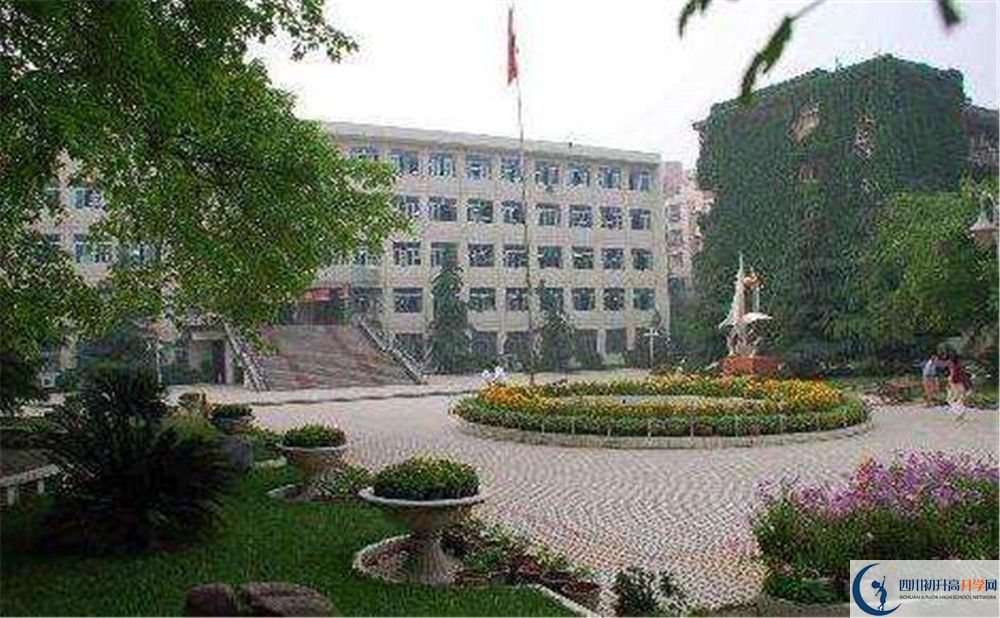 簡陽中學(xué)一學(xué)期的學(xué)費(fèi)是多少？