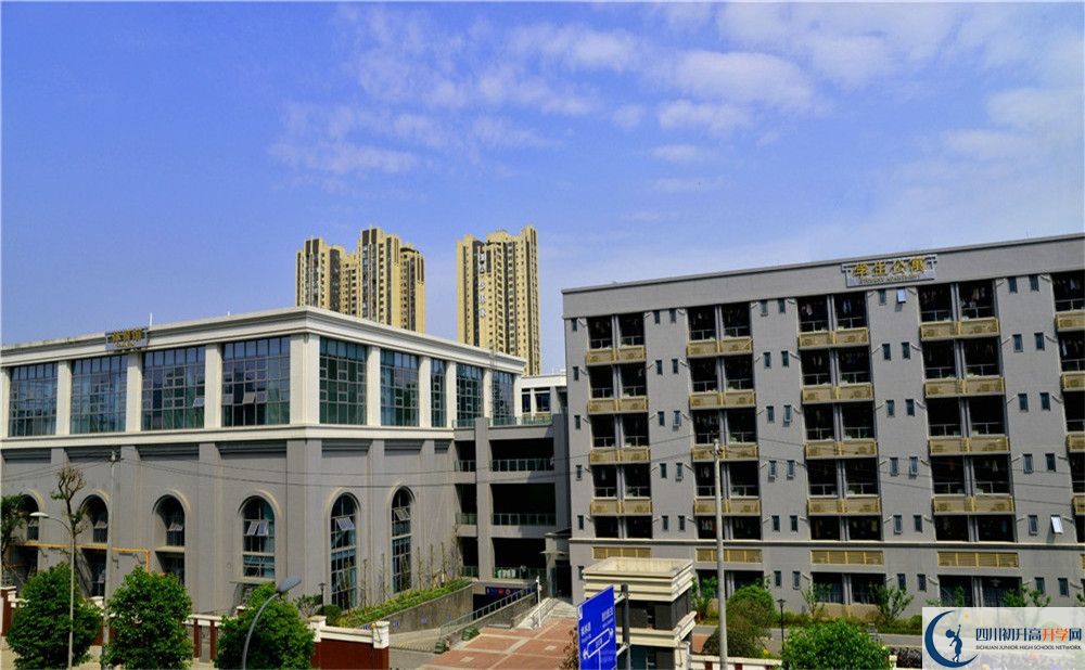 成都市第四十九中學(xué)的學(xué)費一期是多少？