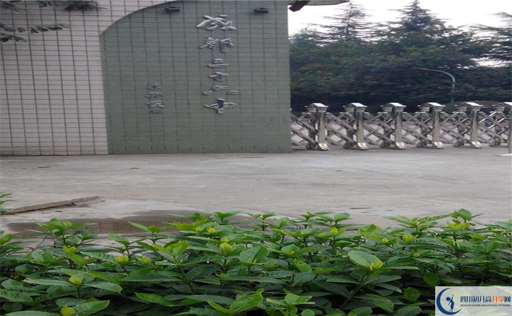 考成都三十六中的分?jǐn)?shù)線是多少？