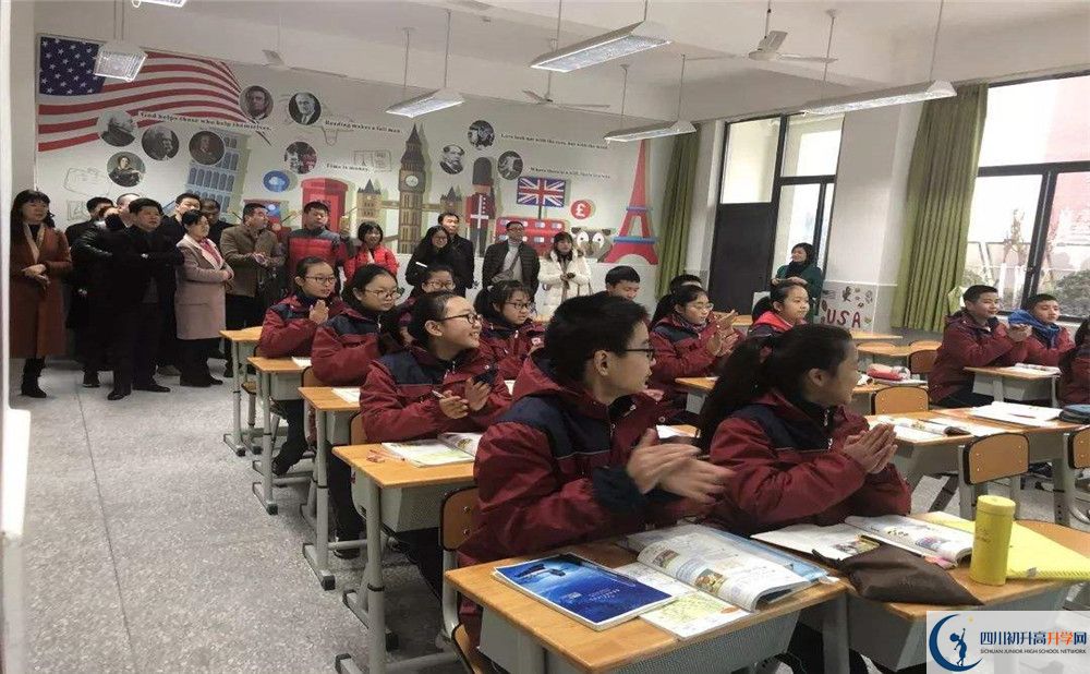 北京第二外國語學(xué)院成都附屬中學(xué)的學(xué)費一期是多少？