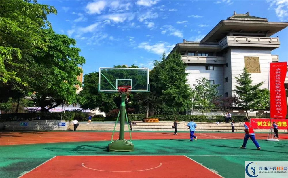 考成都石室中學(xué)的分?jǐn)?shù)線是多少？