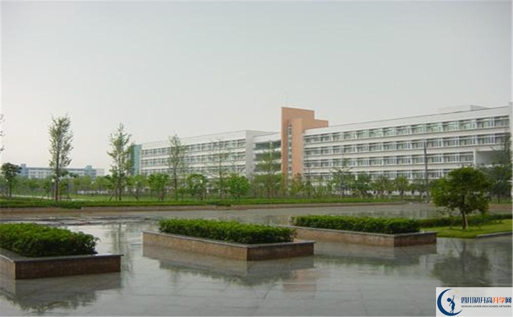 考西南交通大學(xué)附屬中學(xué)的分?jǐn)?shù)線是多少？