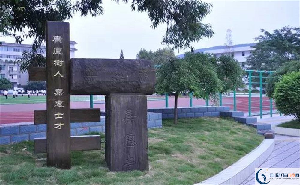 考成都市太平中學(xué)的分?jǐn)?shù)線是多少？