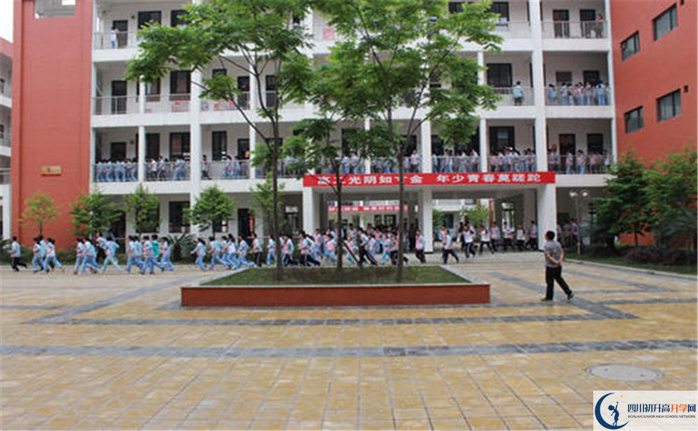 金堂中學(xué)的學(xué)費一期是多少？
