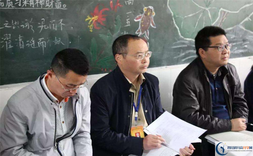 考大邑縣實(shí)驗(yàn)中學(xué)的分?jǐn)?shù)線是多少？