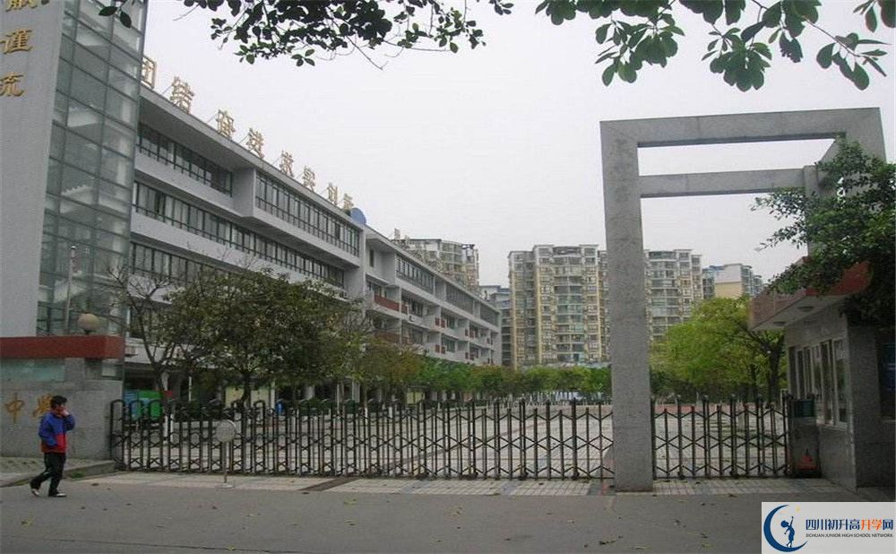 成都玉林中學(xué)高中歷年來(lái)的分?jǐn)?shù)線是多少？