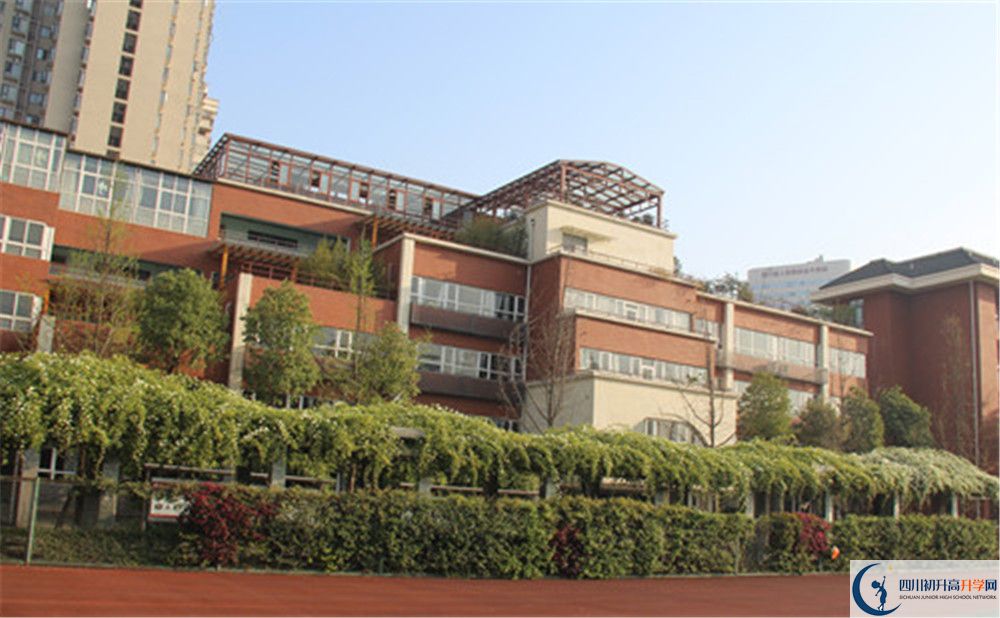 成都七中八一學(xué)校住宿條件怎么樣？