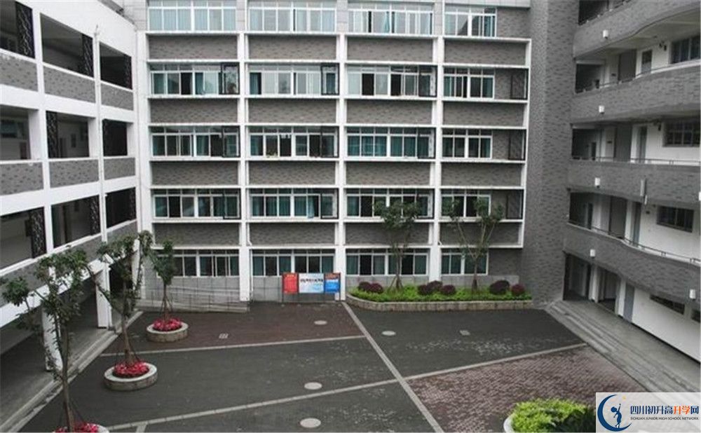成都樹(shù)德協(xié)進(jìn)中學(xué)的住宿條件怎么樣？