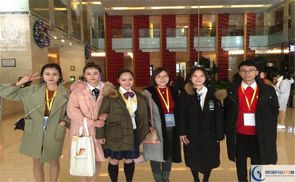 成都綿實外國語學校高一多久放一次假？