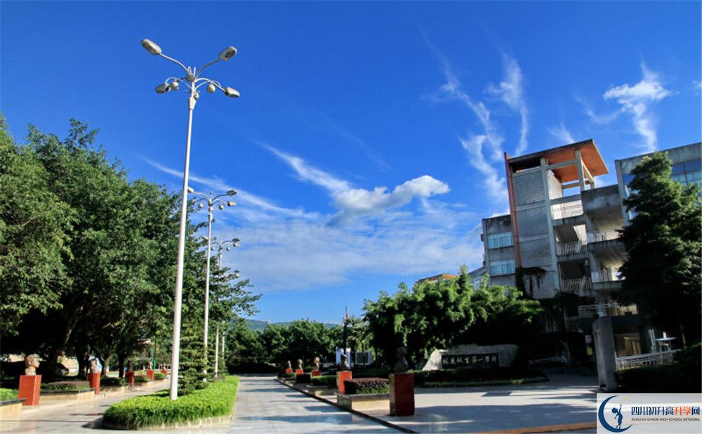 成都市龍泉中學的地址怎么走？
