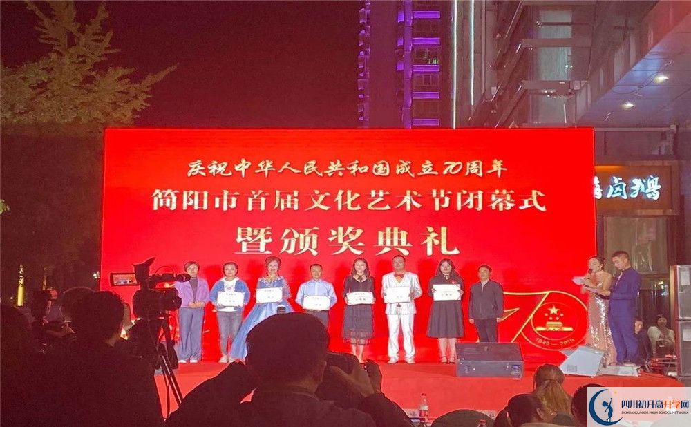 石橋中學(xué)高一多久放一次假？					