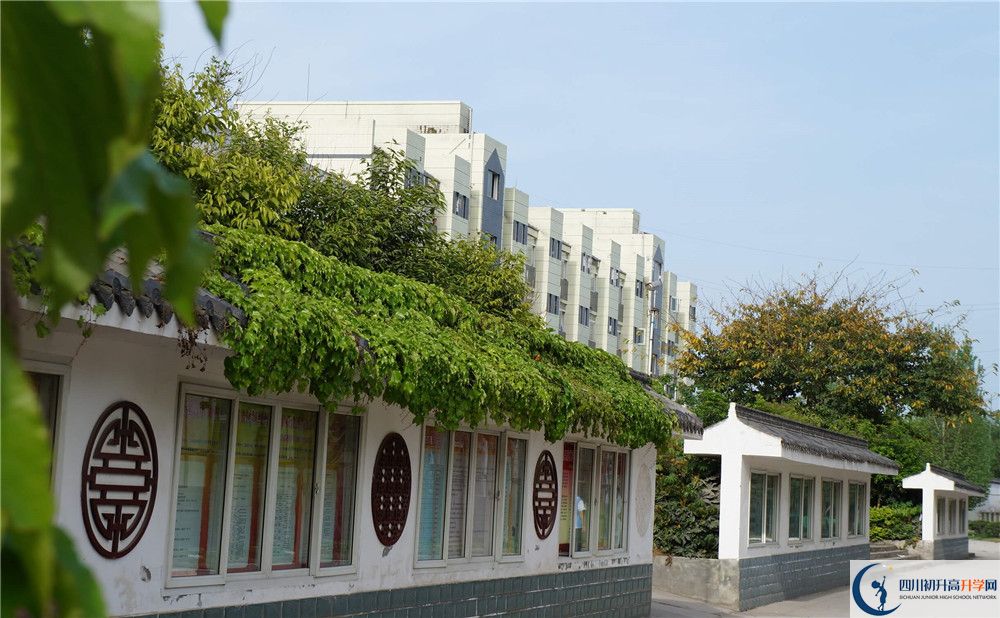 高板中學(xué)住宿費用是多少？