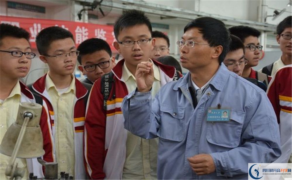 成都七中嘉祥外國語學(xué)校2020年外地生學(xué)費(fèi)是多少？