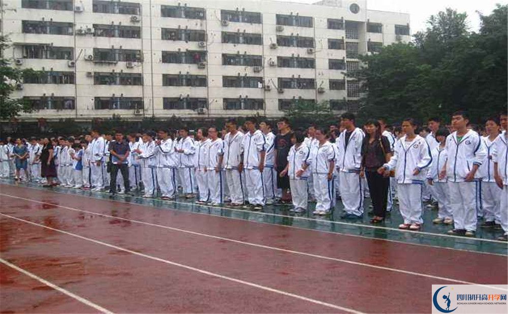 成都市田家炳中學高中住宿怎么樣？