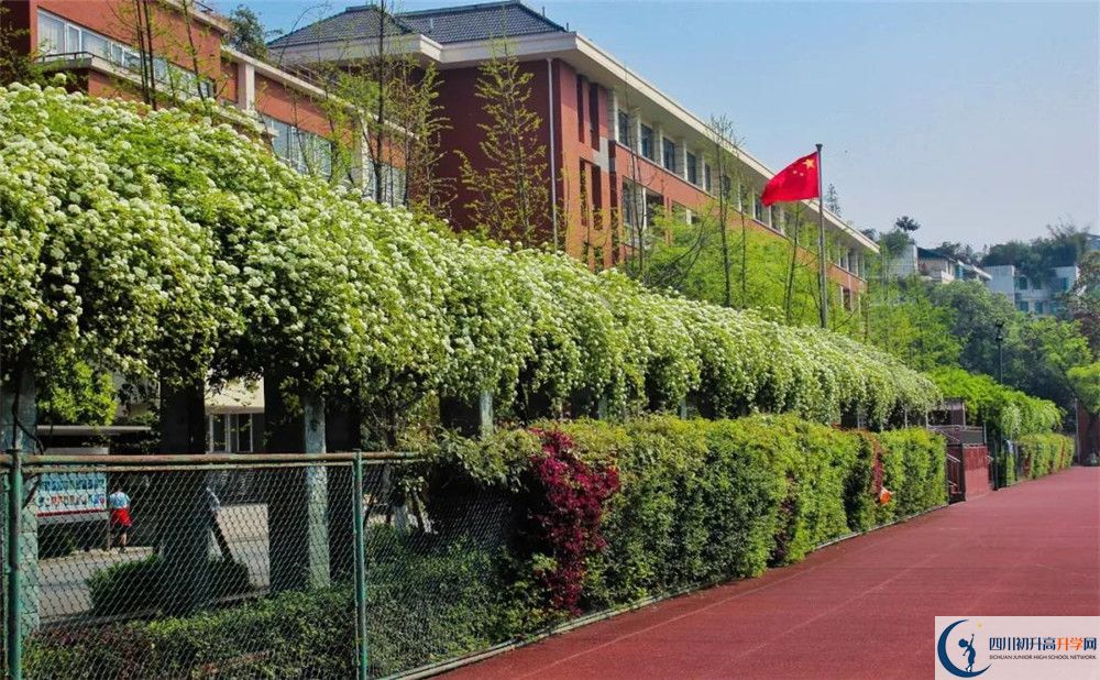 成都七中八一學(xué)校的高中住宿怎么樣？