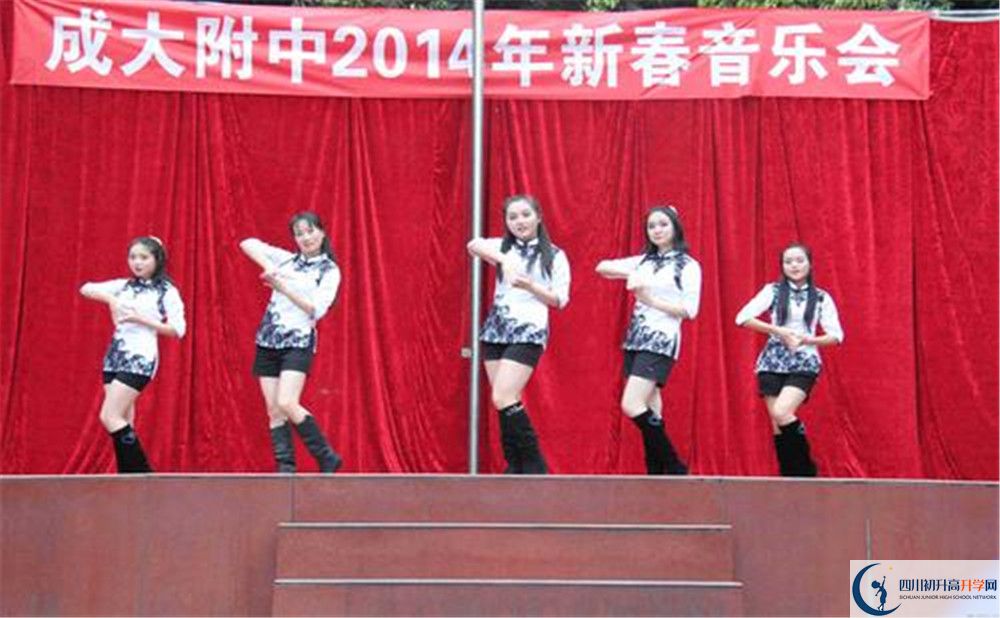 成都大學(xué)附屬中學(xué)2020年外地生學(xué)費(fèi)是多少？