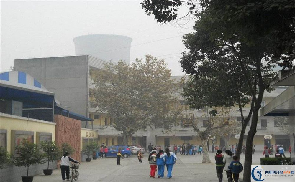 成都列五中學招生考試科目是什么？