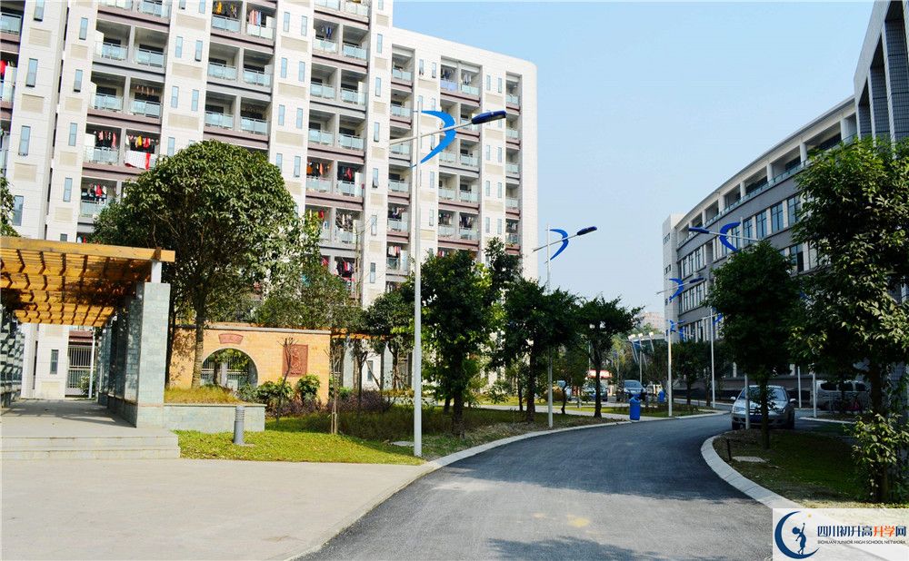 大彎中學高中部地址在哪？