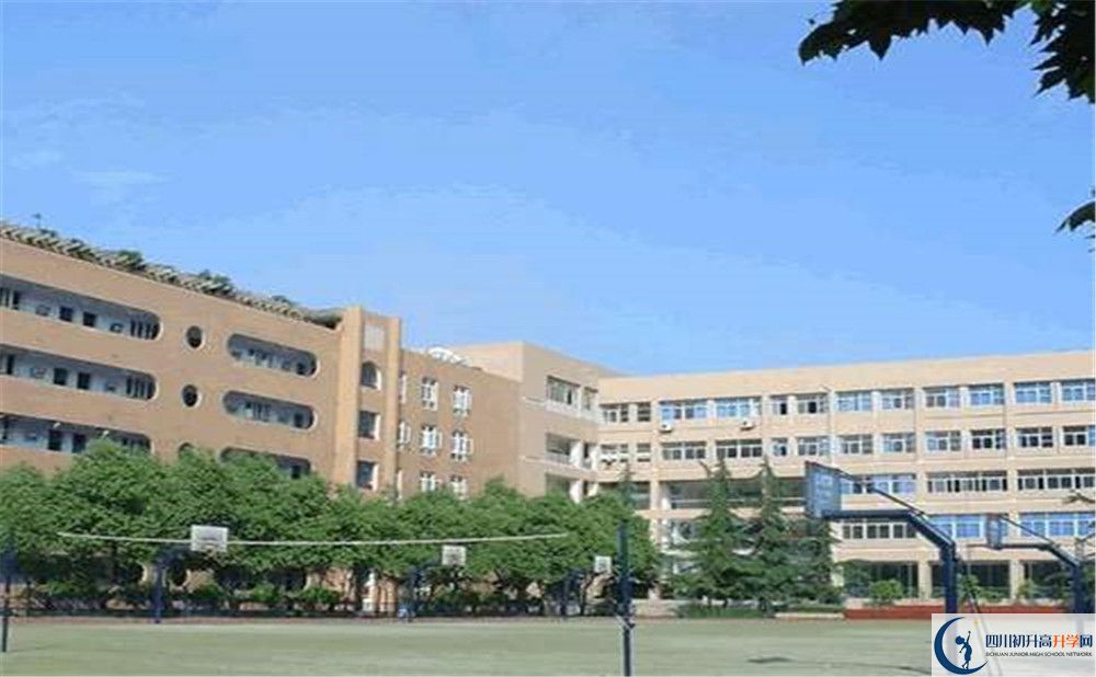 成都大學附屬中學平行班與實驗班差多少？